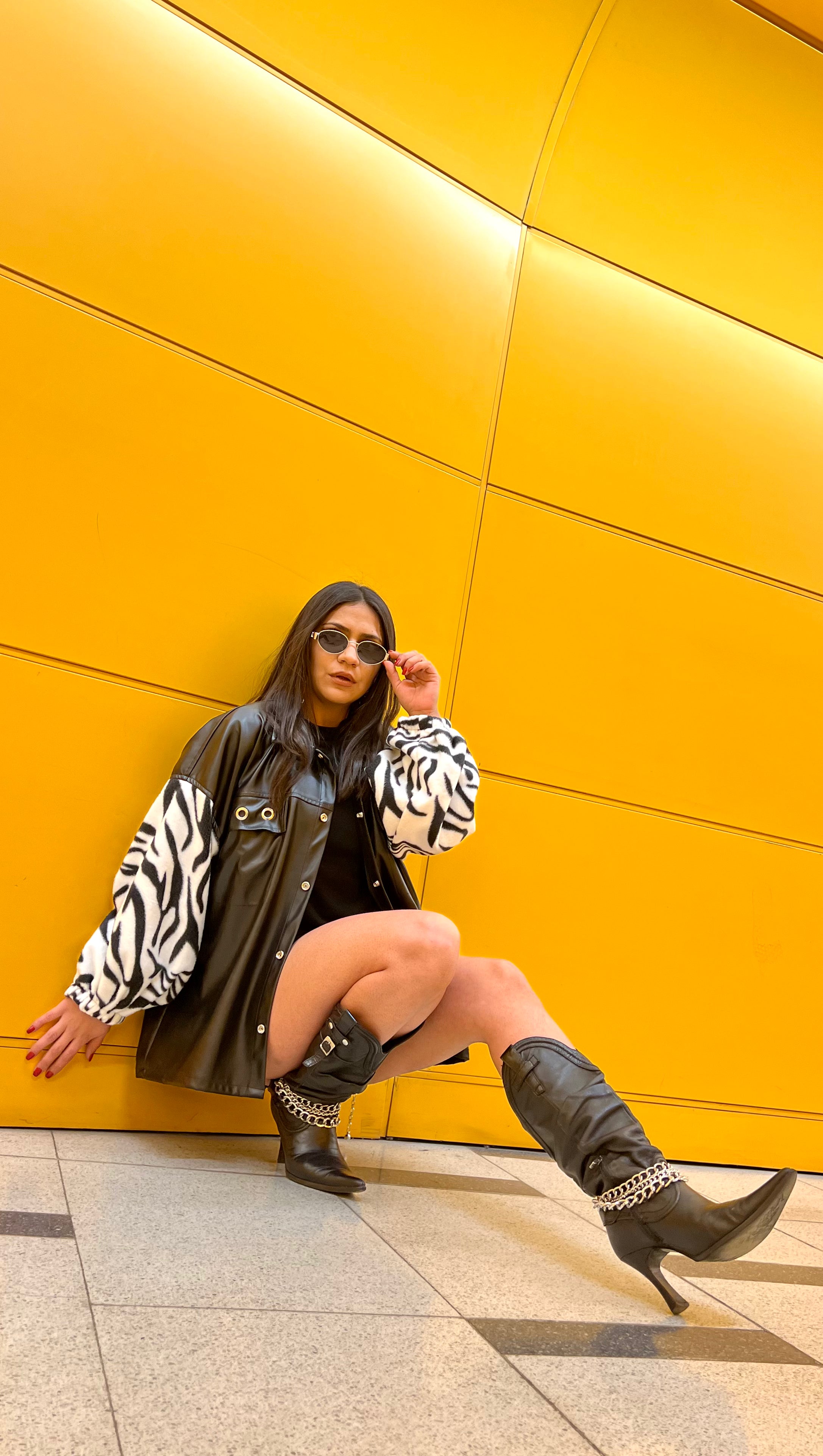 JACKET ECOCUERO APLICACION MANGA WILD