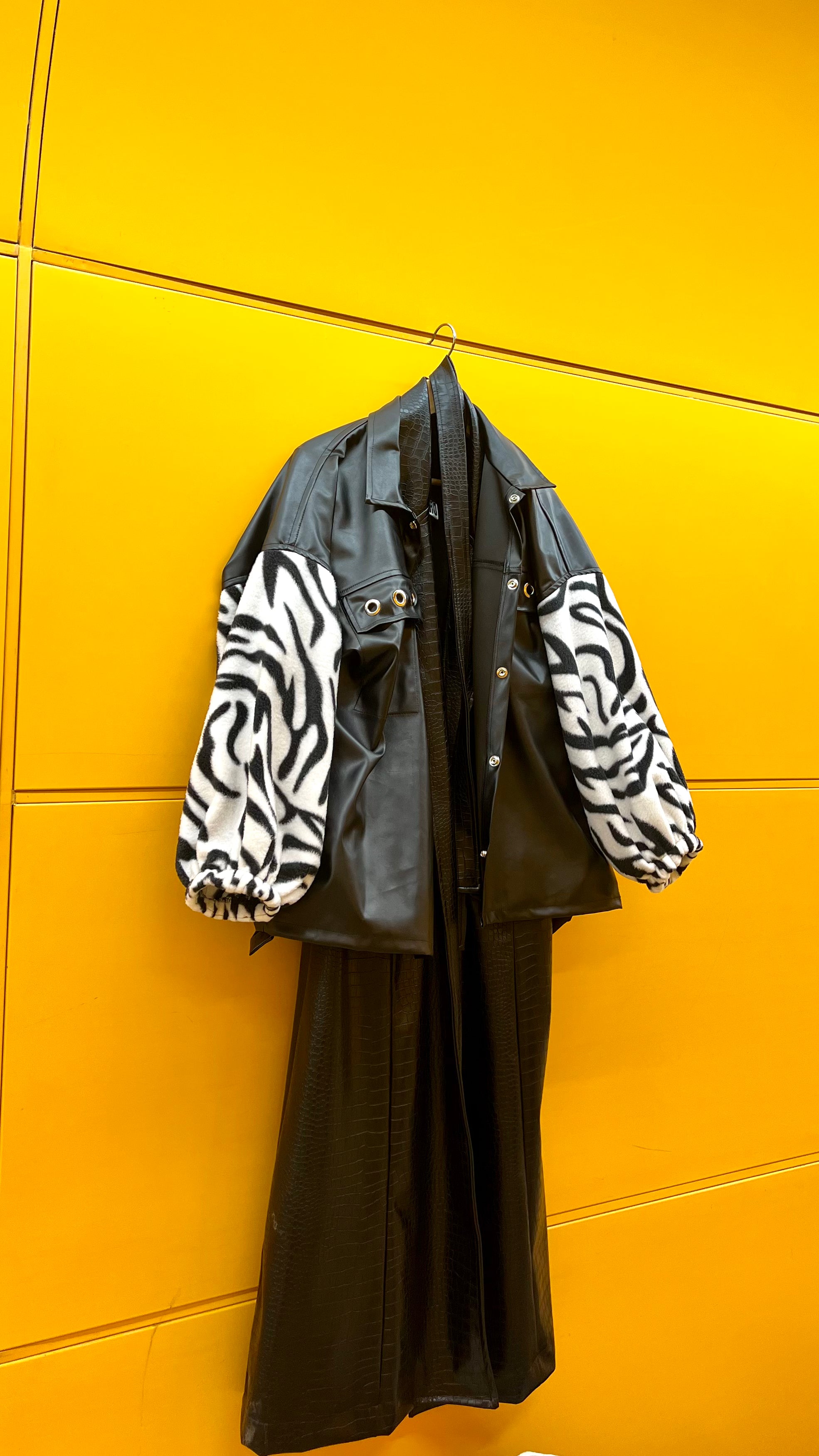 JACKET ECOCUERO APLICACION MANGA WILD