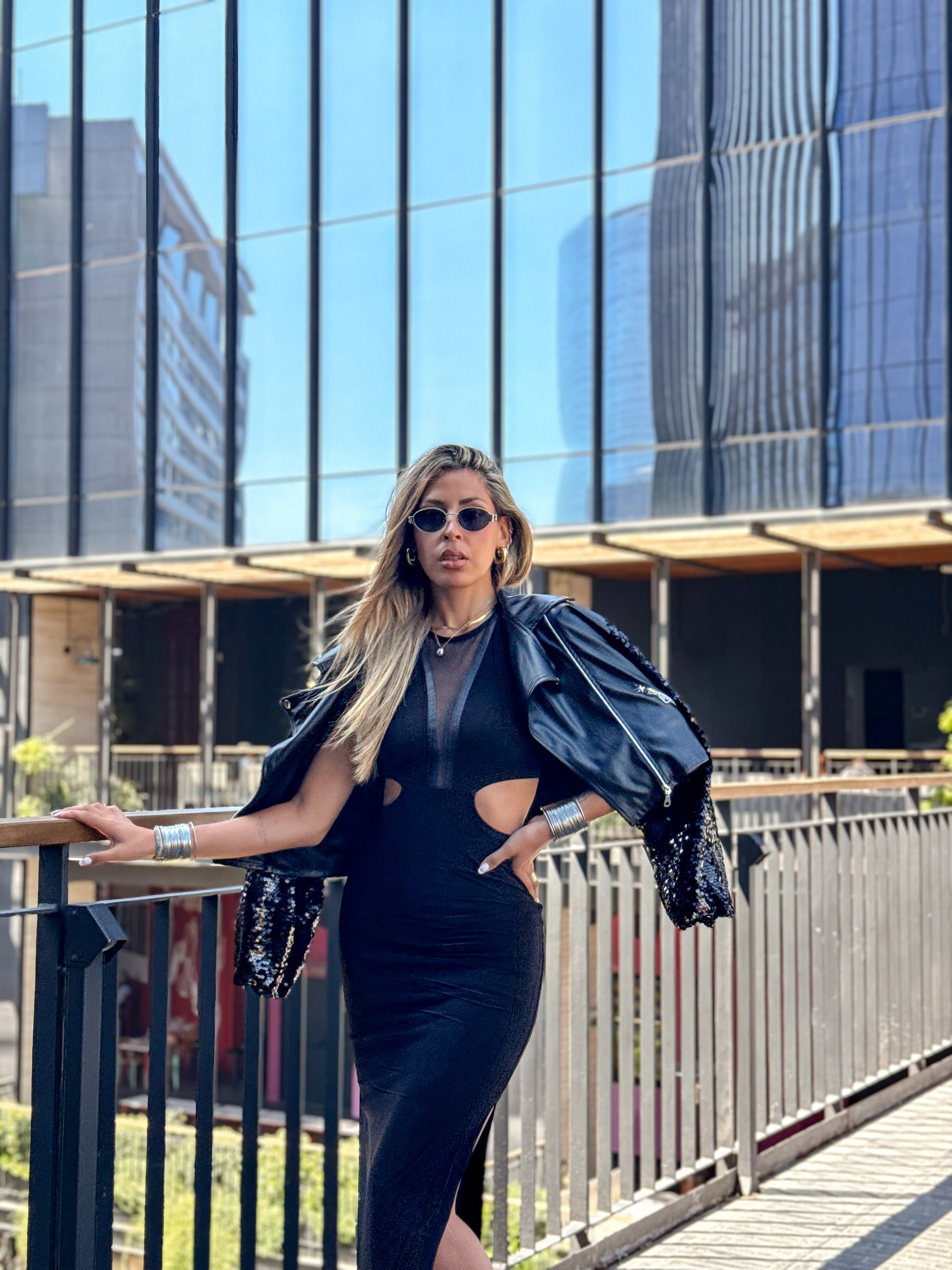 BIKER OVERSIZE ECOCUERO LISO MANGA LENTEJUELA